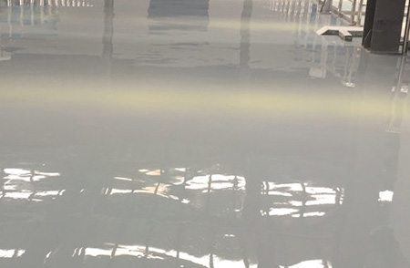 做自流平地坪漆遇到漆膜開裂的情況怎么處理？